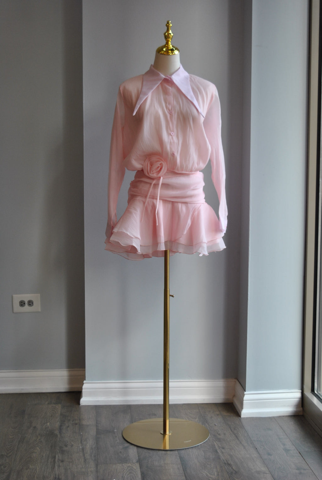 BLUSH PINK MINI DRESS WITH RUFFLE AND FLOWER BELT