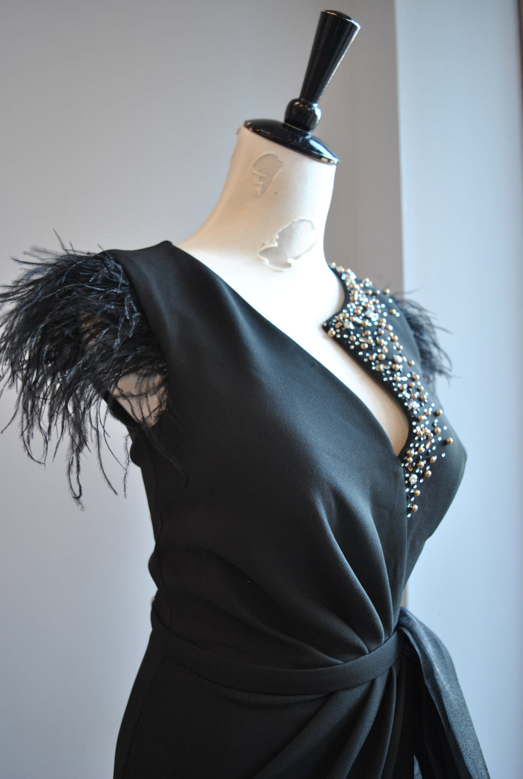BLACK COCKTAIL DRESS WITH FEATHERS