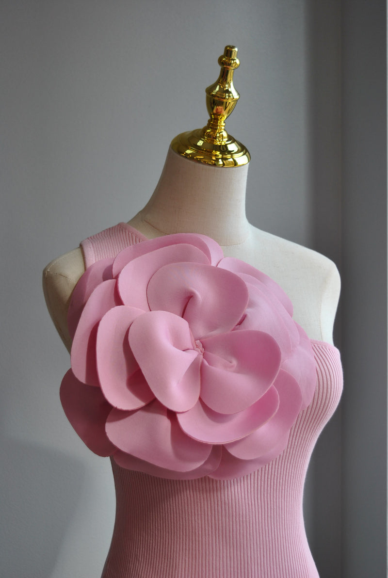 BLUSH PINK ASYMMETRIC TOP WITH A FLOWER