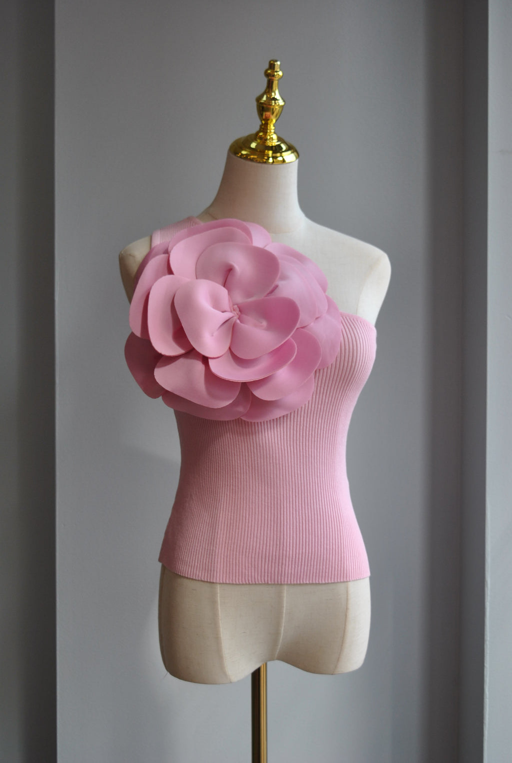 BLUSH PINK ASYMMETRIC TOP WITH A FLOWER