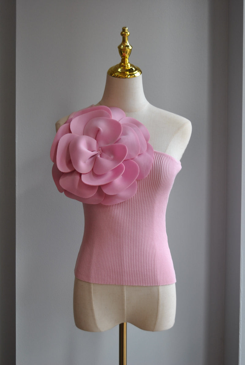 BLUSH PINK ASYMMETRIC TOP WITH A FLOWER