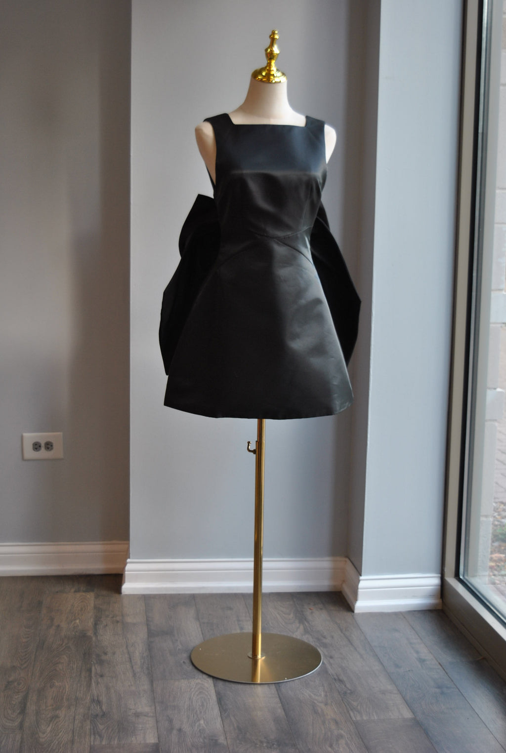 BLACK SATIN MINI DRESS WITH OPEN BACK AND A BOW