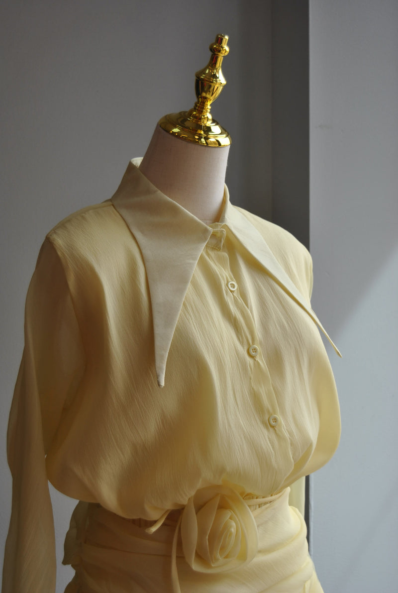 YELLOW MINI DRESS WITH A FLOWER BELT