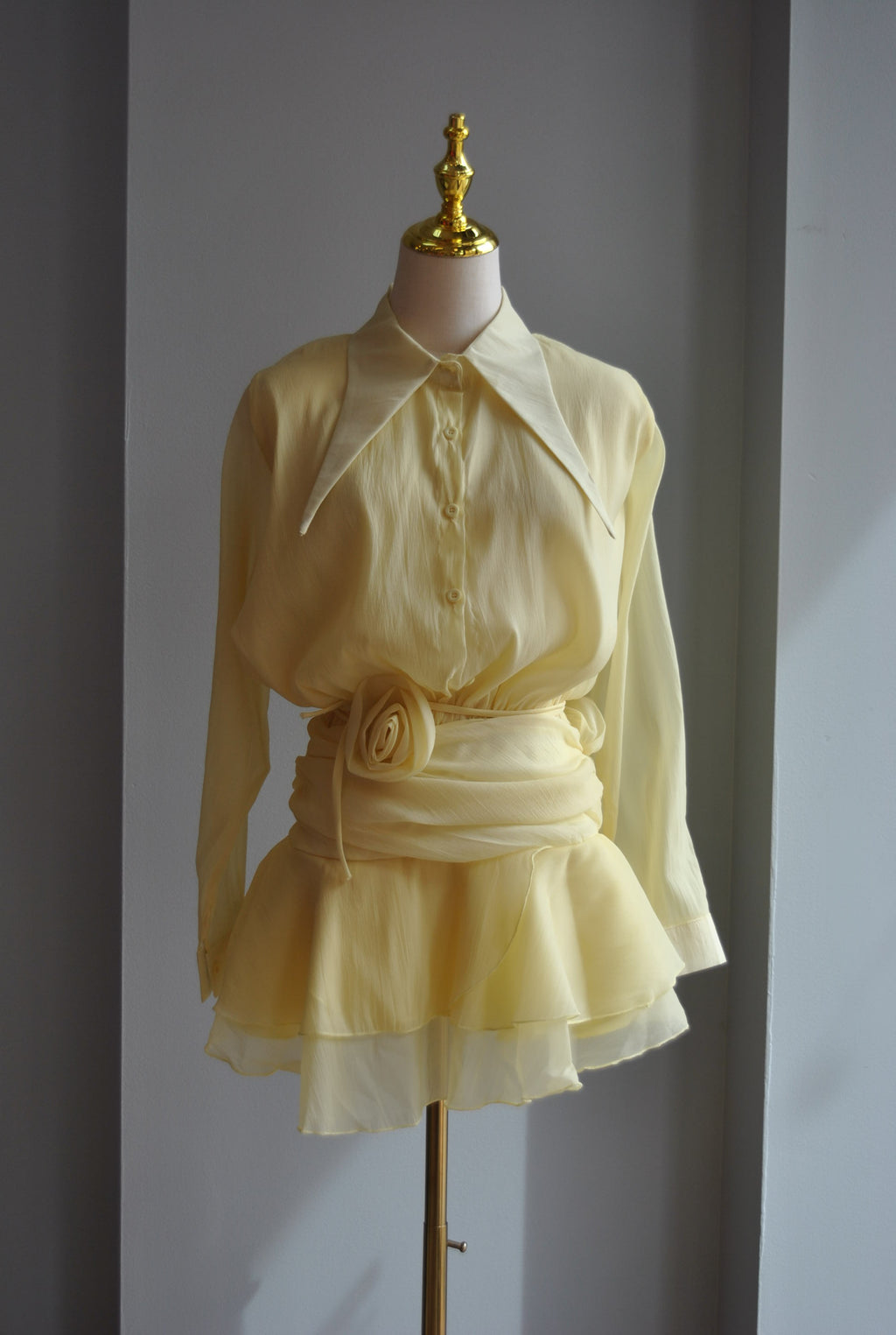 YELLOW MINI DRESS WITH A FLOWER BELT