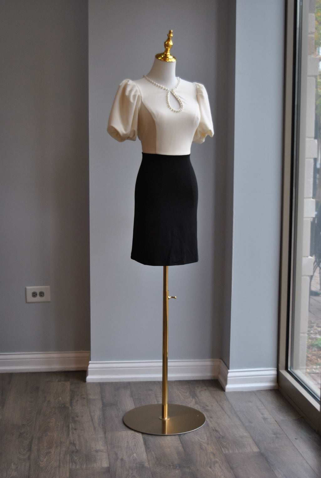 BLACK AND WHITE MINI DRESS