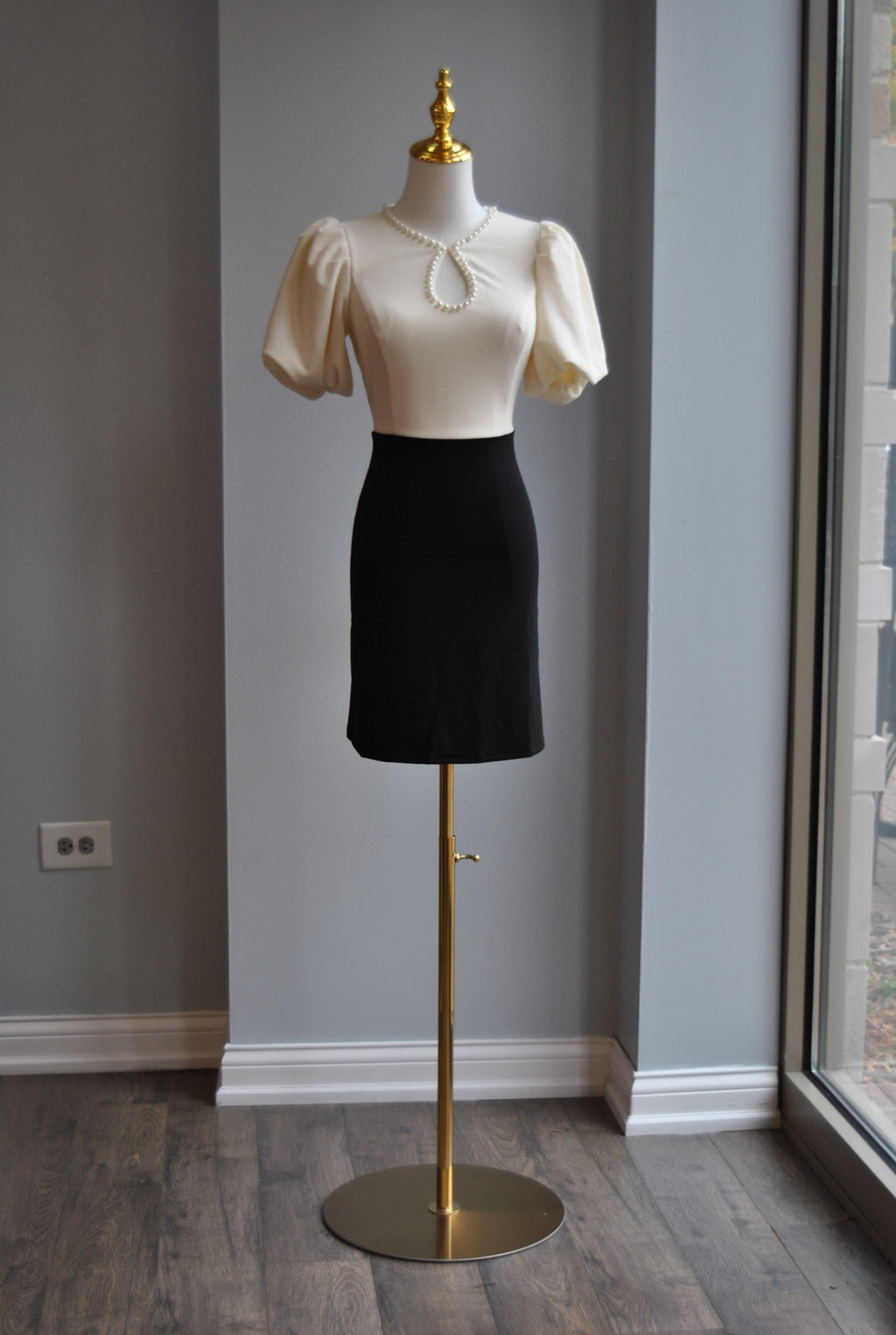 BLACK AND WHITE MINI DRESS