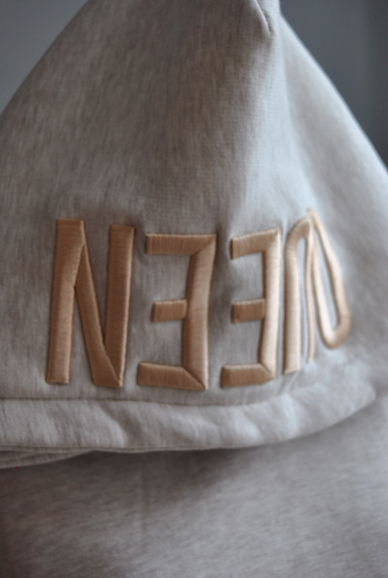 QUEEN SWEATSHIRT - OATMEAL