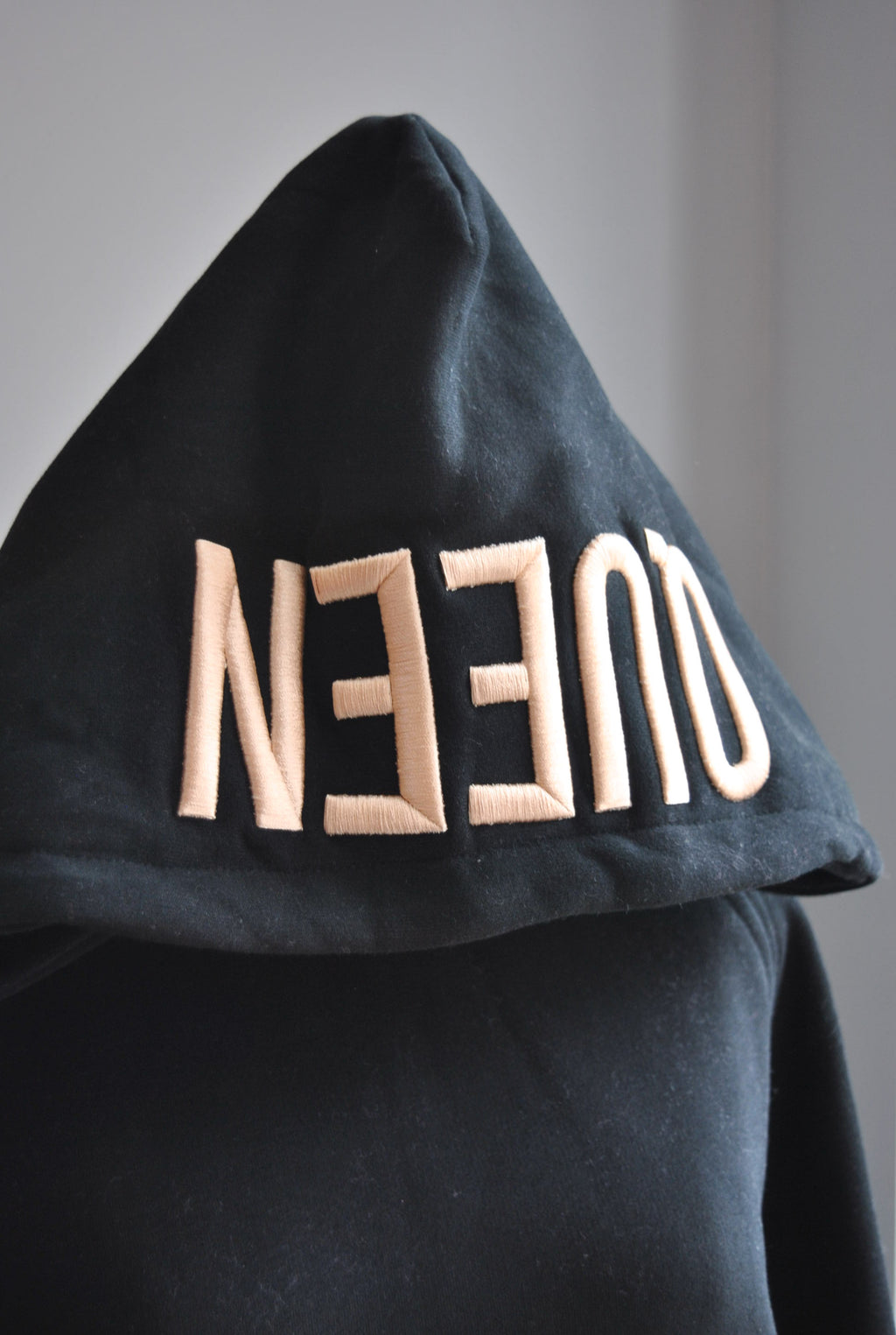 QUEEN SWEATSHIRT - BLACK