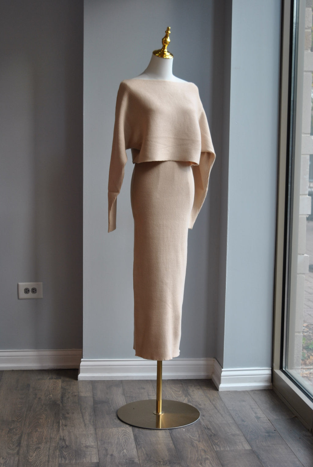 BEIGE SWEATER FALL SET
