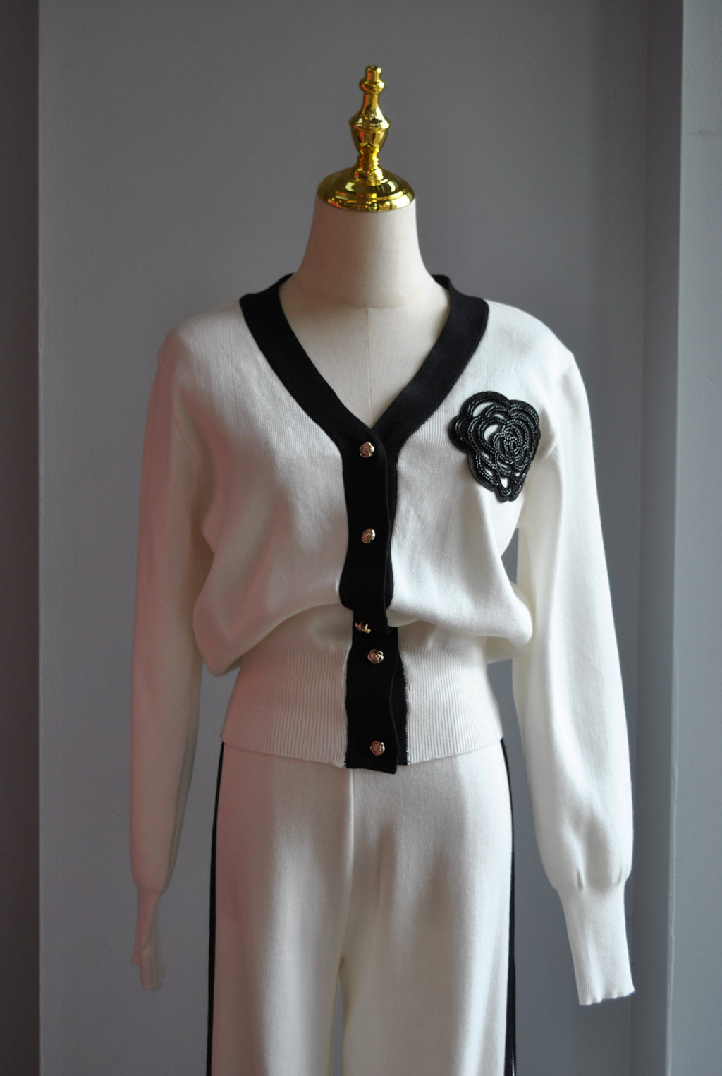 WHITE AND BLACK SWEATER SET