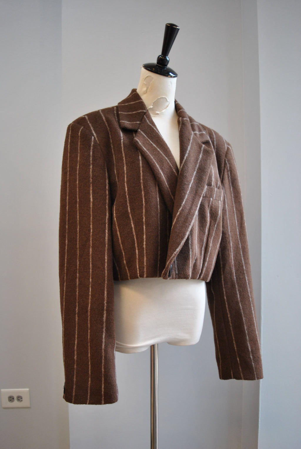 CLEARANCE - CHOCOLATE BROWN CROPPED BLAZER