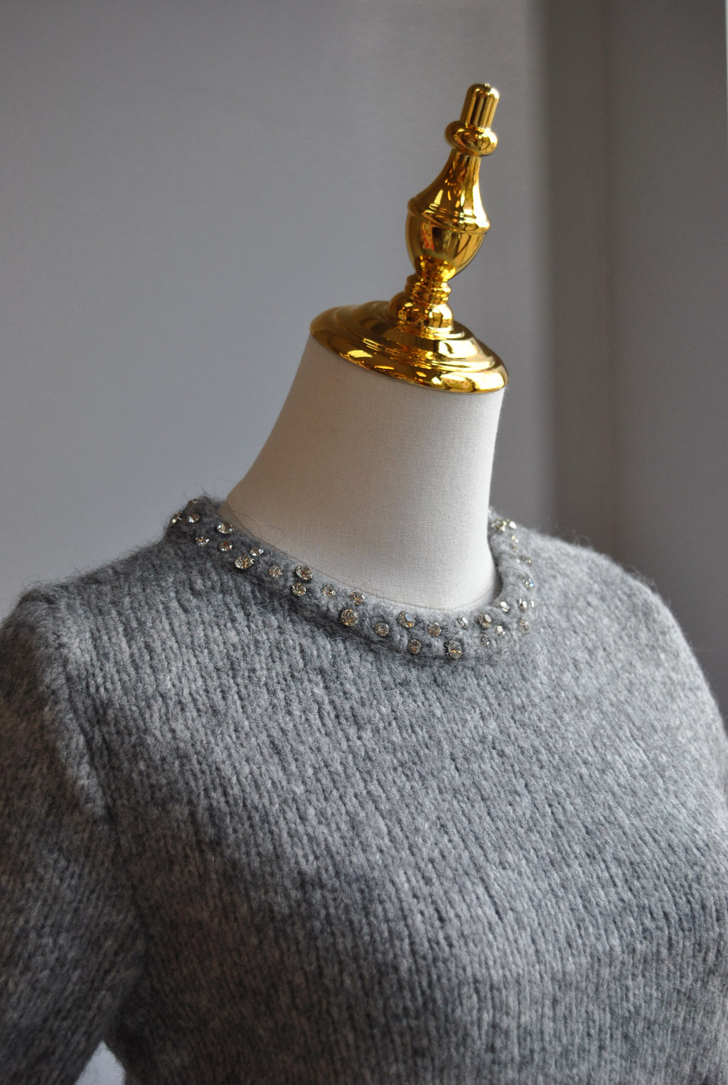 GREY SWEATER WITH SHORT SLEEVES AND CRYSTALS