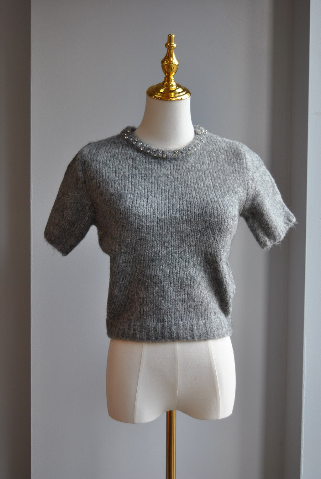 GREY SWEATER WITH SHORT SLEEVES AND CRYSTALS