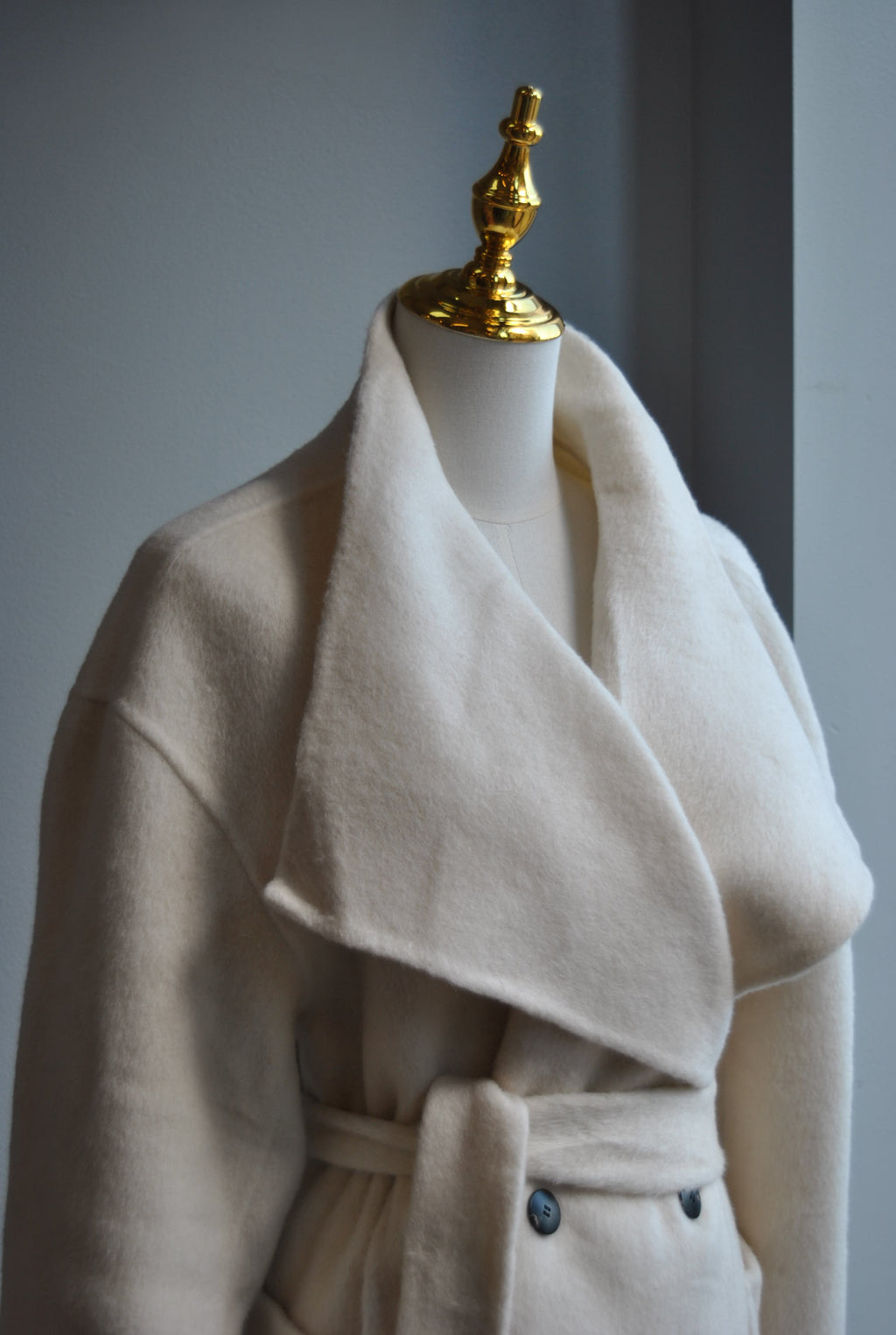 VANILLA WOOL WRAP COAT WITH A BELT