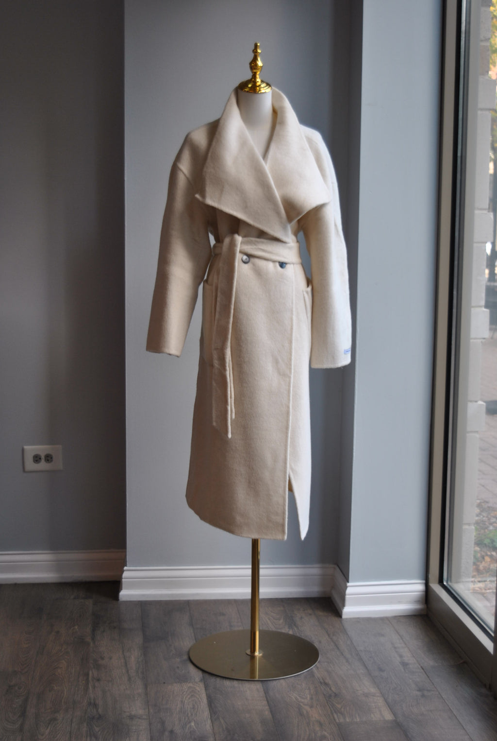 VANILLA WOOL WRAP COAT WITH A BELT