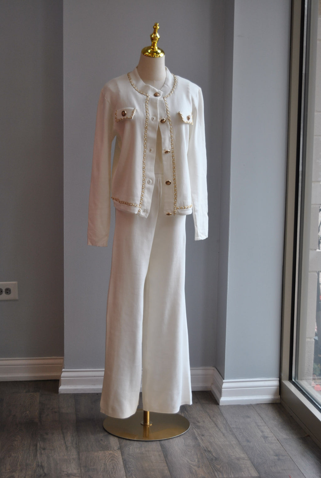 WHITE 3 PIECES SWEATER SET