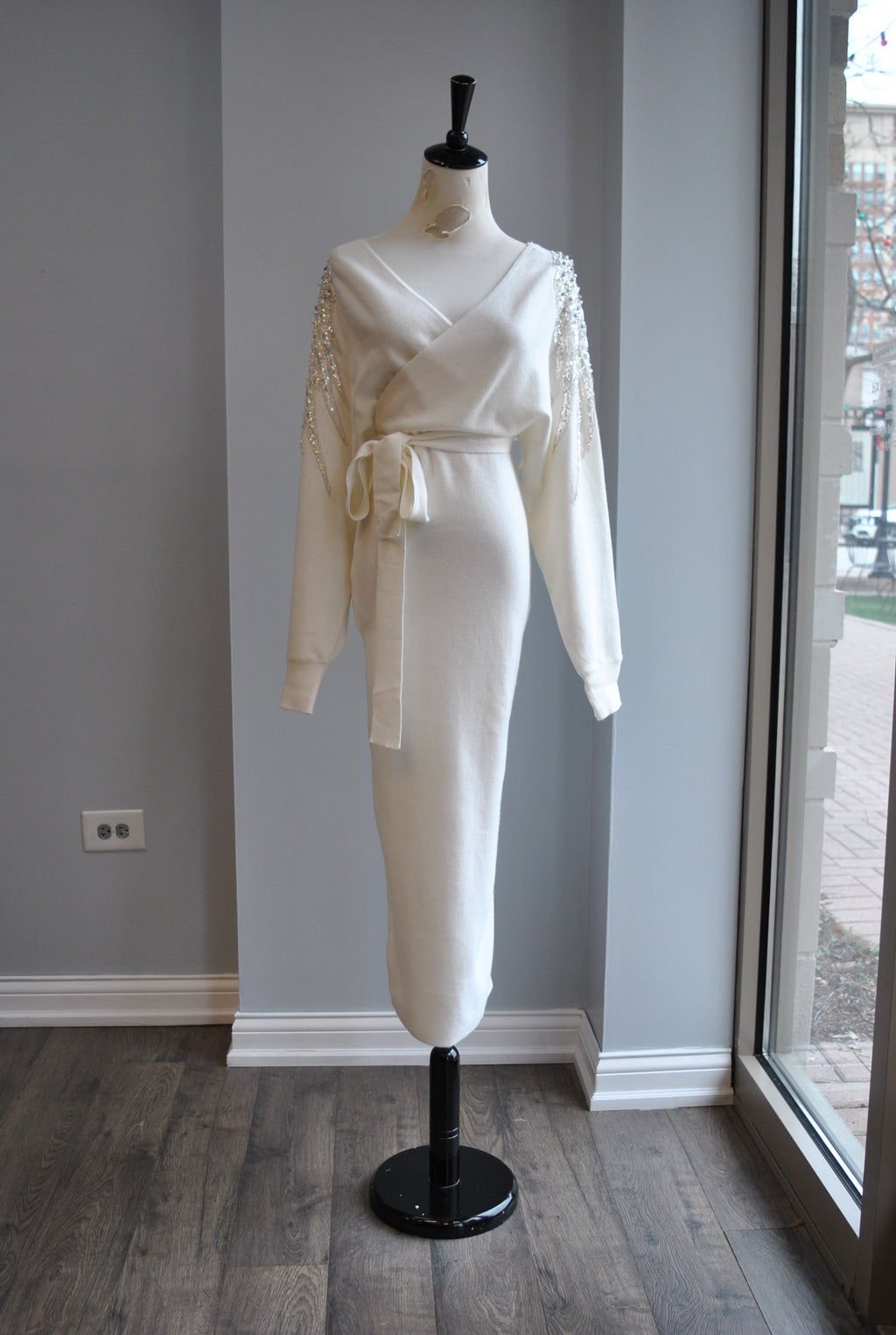 WHITE SWEATER DRESS WITH CRYSTALS