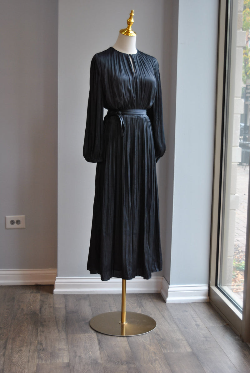 NAVY BLUE MIDI SILKY DRESS WITH A BELT