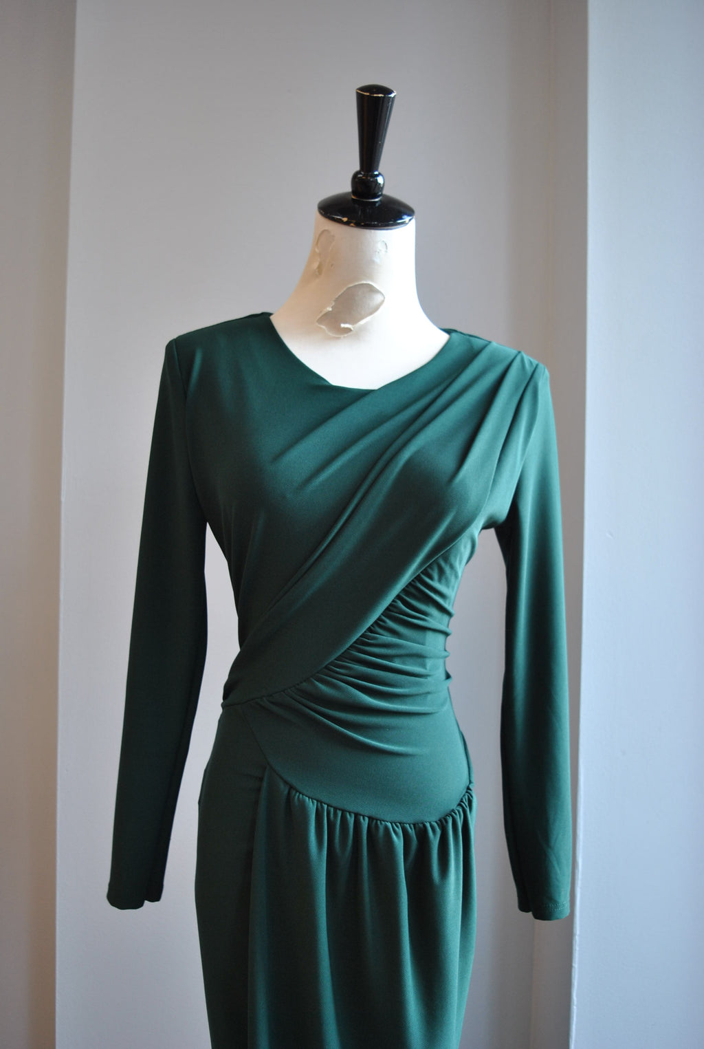 FOREST GREEN MIDI SIMPLE DRESS WITH FRONT RUSHING