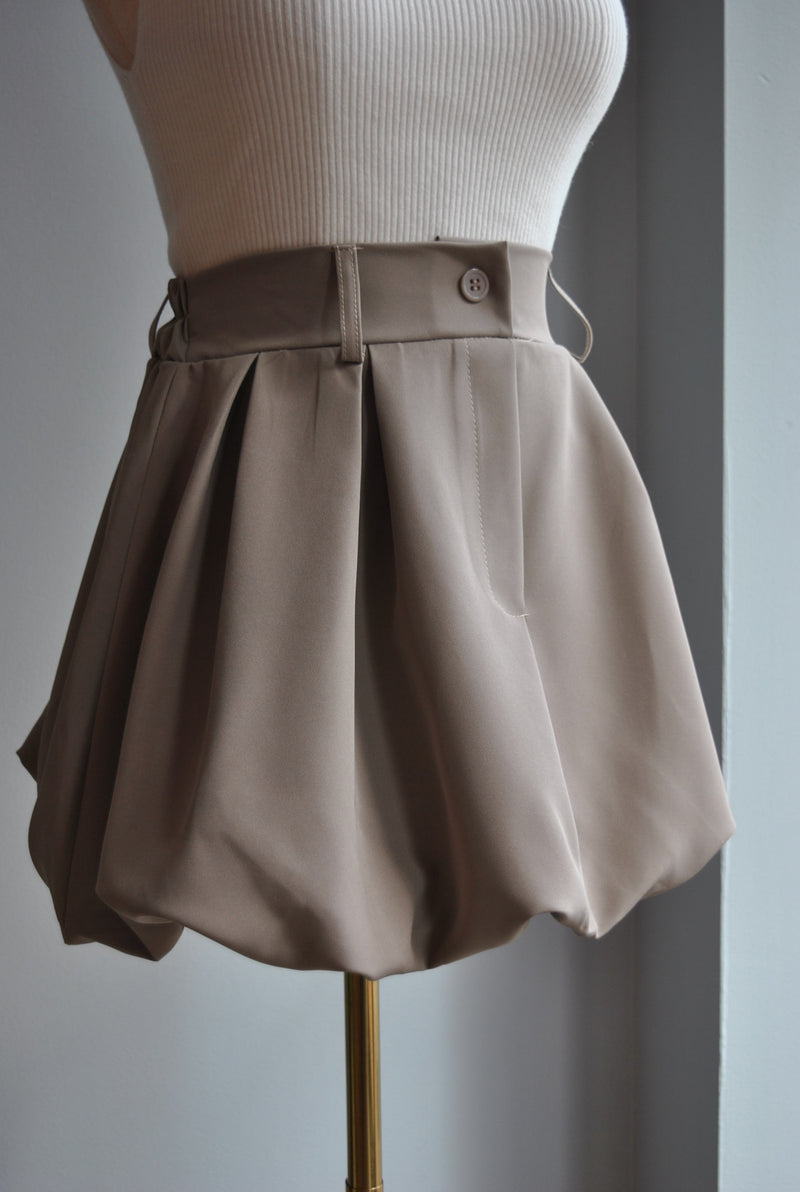 TAUPE MINI SPRING SKORT
