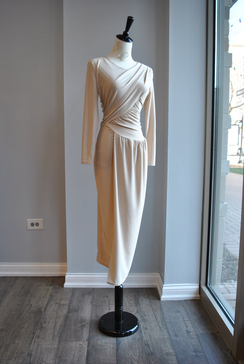 LIGHT BEIGE MIDI DRESS WITH FRONT RUSHING