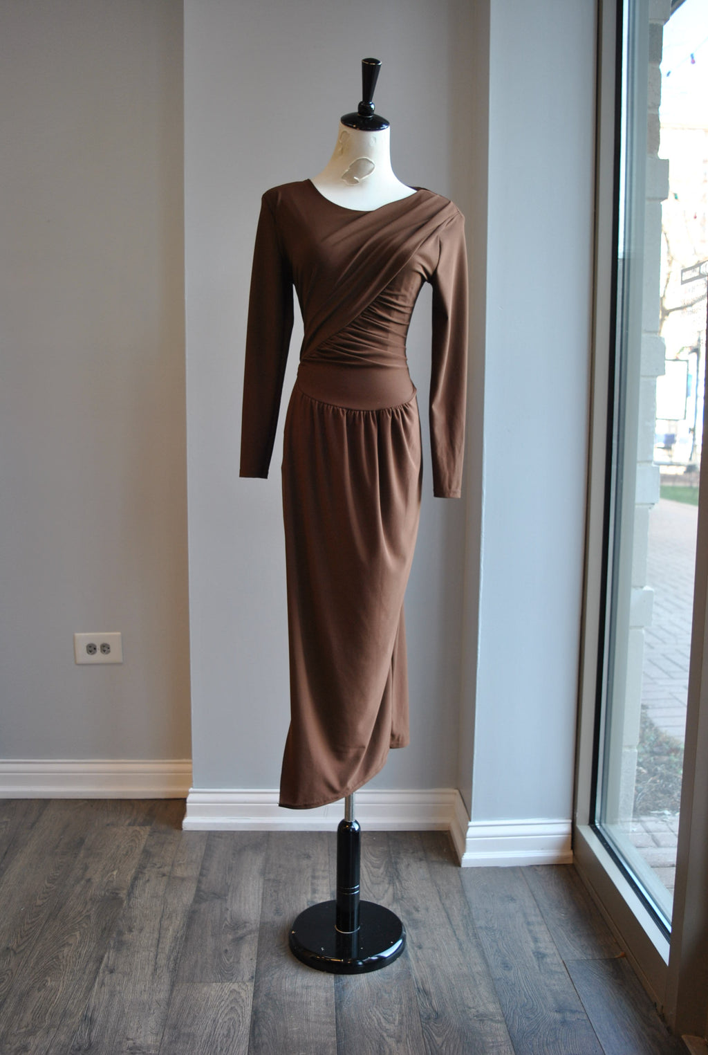 CLEARANCE - CHOCOLATE BROWN MIDI SIMPLE DRESS
