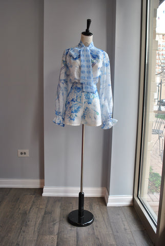 WHITE LINNEN SET OF A BLOUSE AND A SKIRT