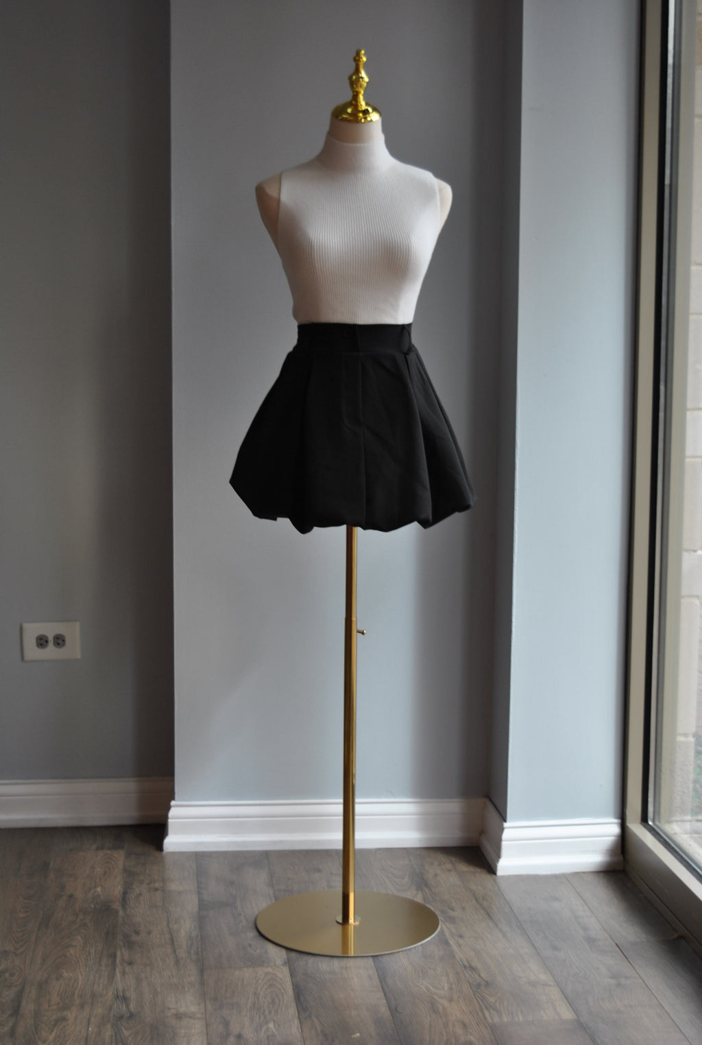BLACK MINI SPRING SKORT