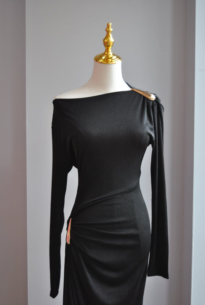 BLACK FIT ASYMMETRIC DRESS