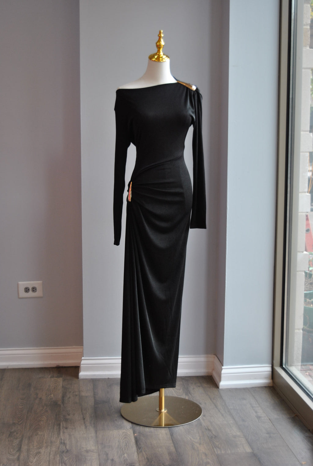 BLACK FIT ASYMMETRIC DRESS