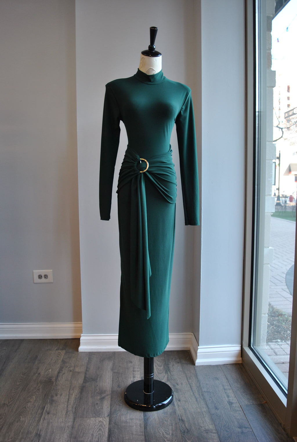 FOREST GREEN SIMPLE MIDI DRESS WITH TIE IN A FRONT