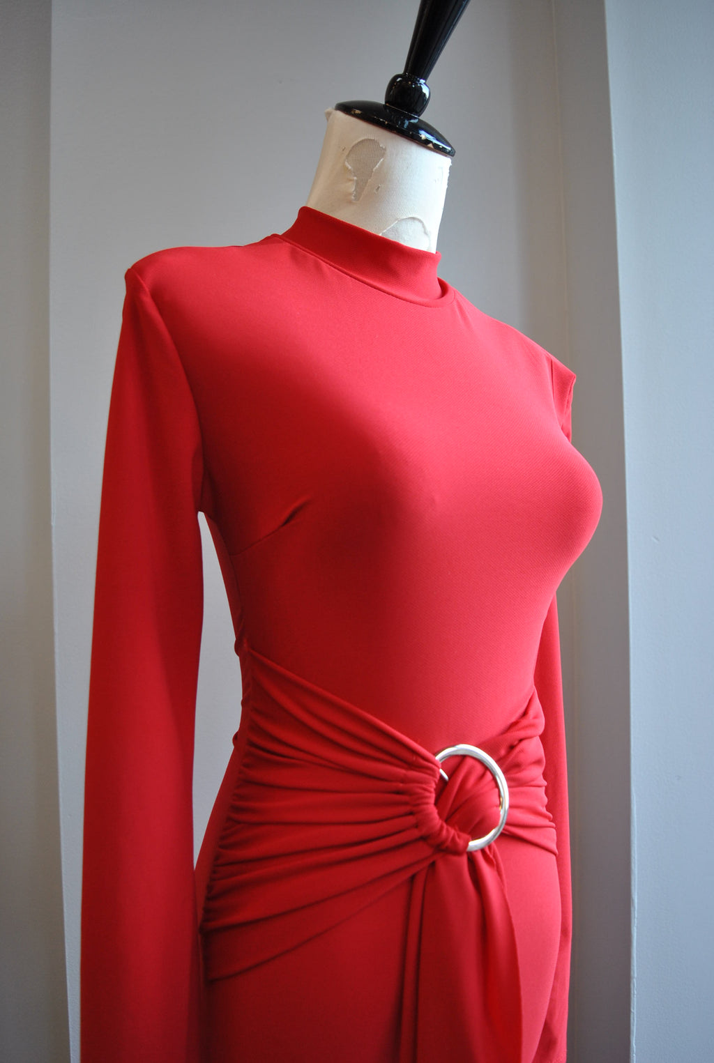 RED MIDI DRESS WITH FRONT RUSHING