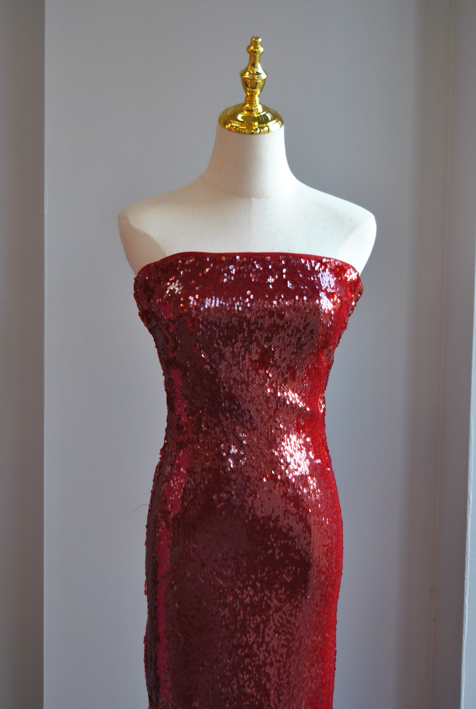 BURGUNDY SEQUIN STRAPLESS MIDI DRESS – Le Obsession Boutique