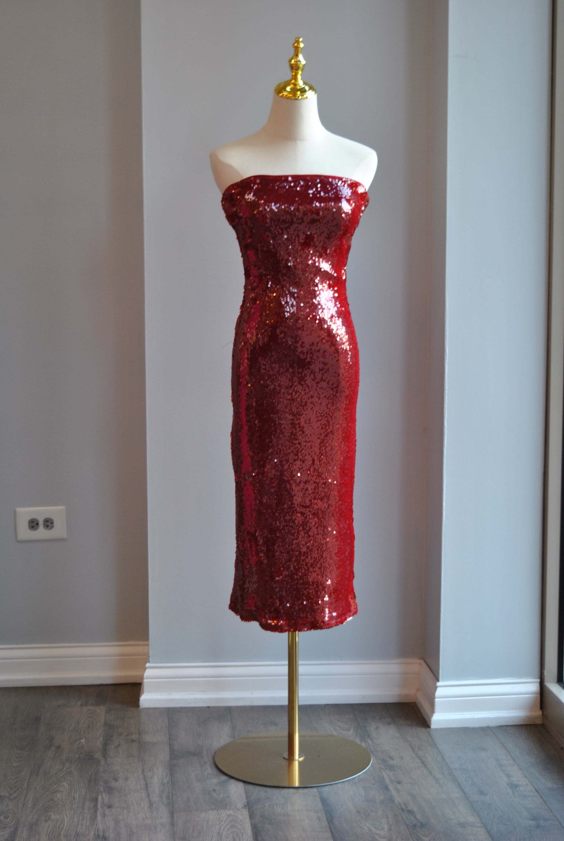 BURGUNDY SEQUIN STRAPLESS MIDI DRESS Le Obsession Boutique BURGUNDY SEQUIN STRAPLESS MIDI DRESS Le Obsession Boutique