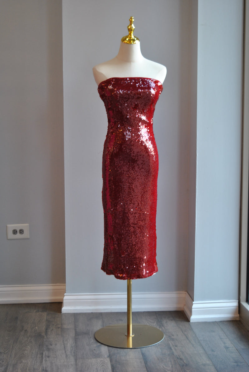BURGUNDY SEQUIN STRAPLESS MIDI DRESS – Le Obsession Boutique BURGUNDY SEQUIN STRAPLESS MIDI DRESS – Le Obsession Boutique