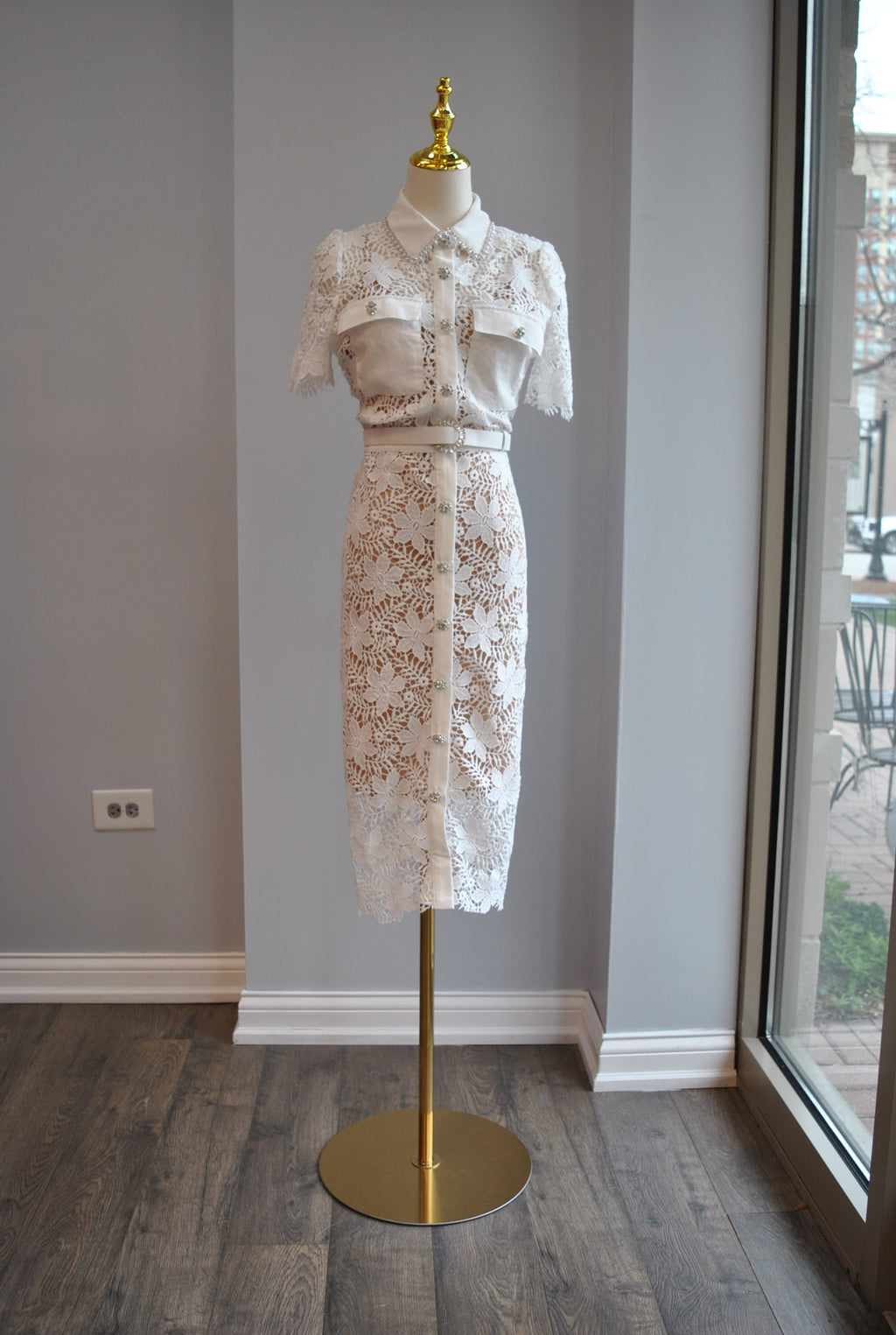 WHITE LACE MIDI DRESS WITH CRSTAL BUTTONS AND A BELT