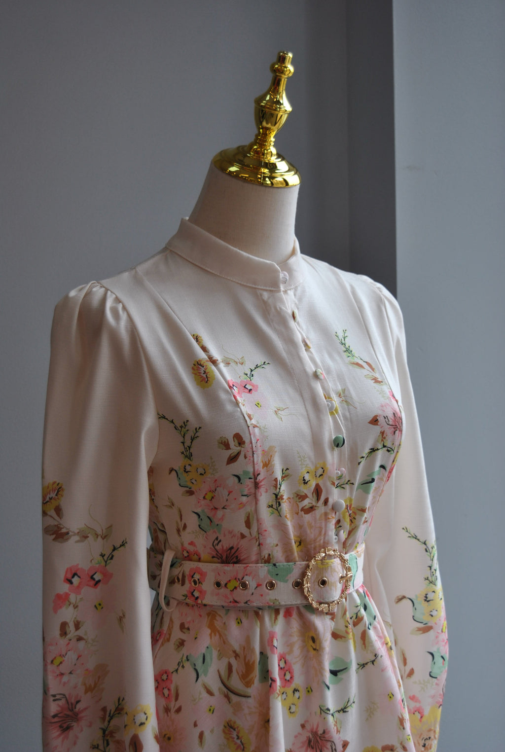 VANILLA AND FLOWERS SUMMER DRESS WITH A BELT