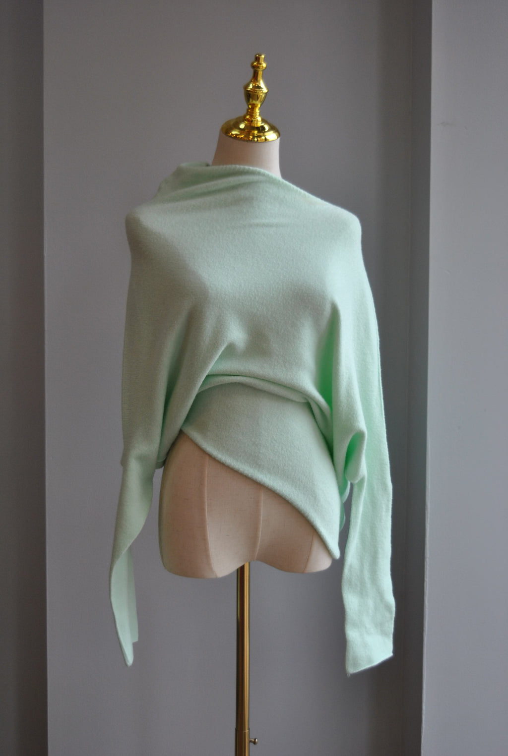 MINT SPRING ASYMMETRIC SWEATER TOP