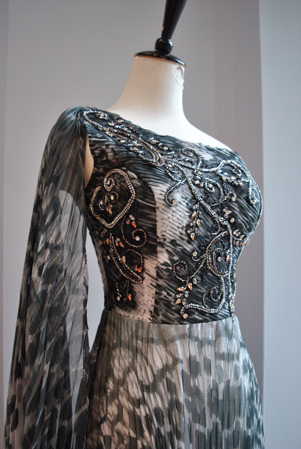 BLACK AND WHITE PRINT PLEATED LONG EVENING GOWN WITH THE EMELLISHMENT