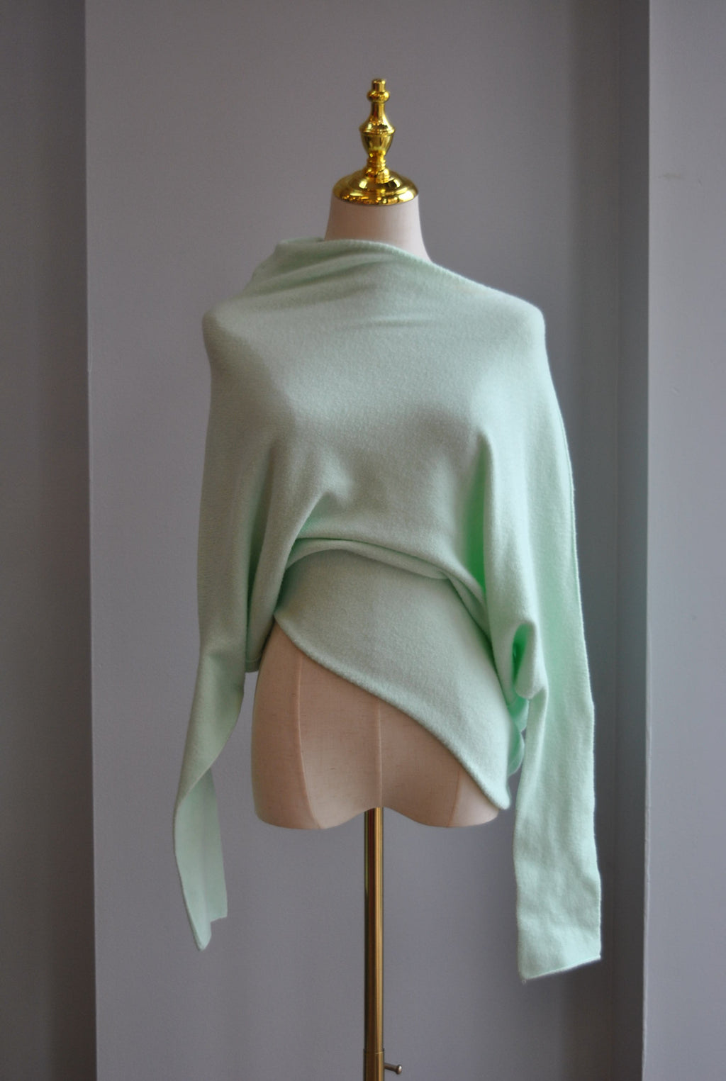 MINT SPRING ASYMMETRIC SWEATER TOP