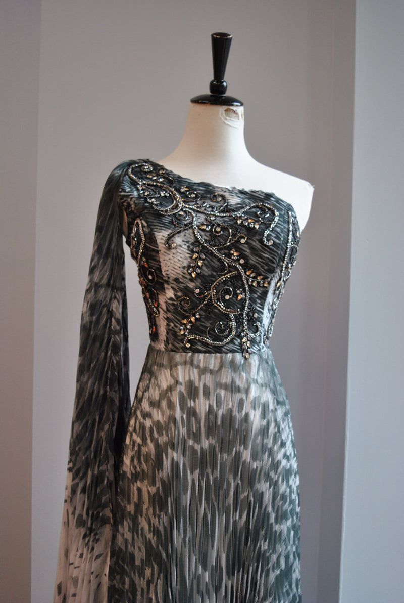 BLACK AND WHITE PRINT PLEATED LONG EVENING GOWN WITH THE EMELLISHMENT