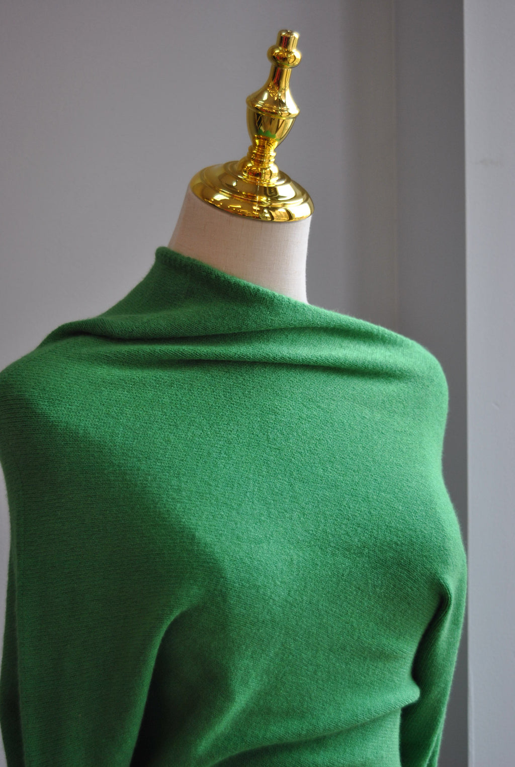 GREEN ASYMMETRIC SWEATER TOP