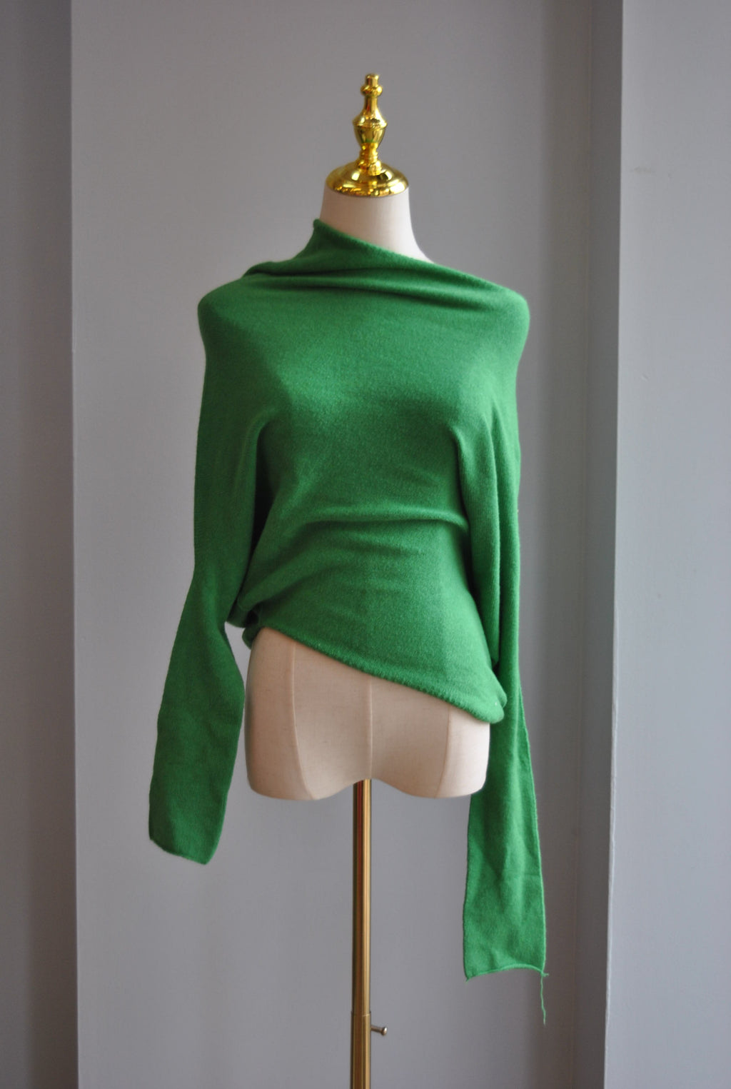 GREEN ASYMMETRIC SWEATER TOP
