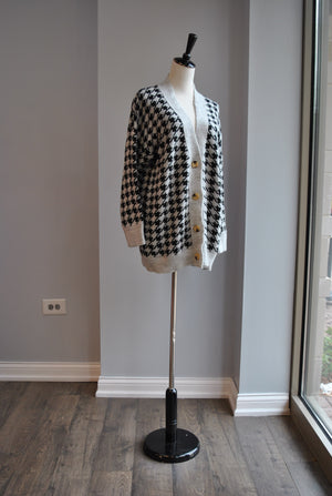 BLACK AND GREY OVERSIZED CHECK PRINT SWEATER