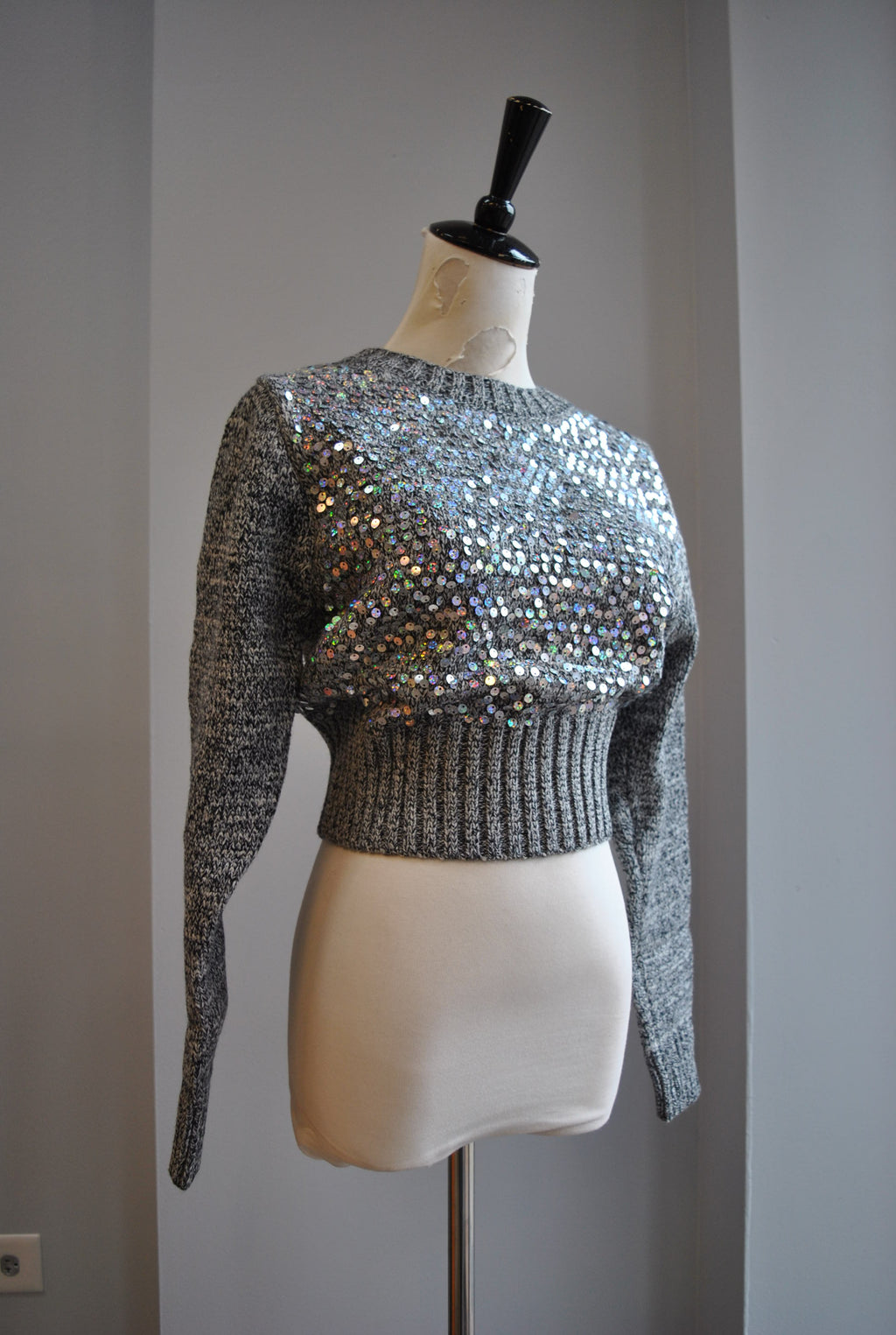GREY SEQUIN CROPPED SWEATER