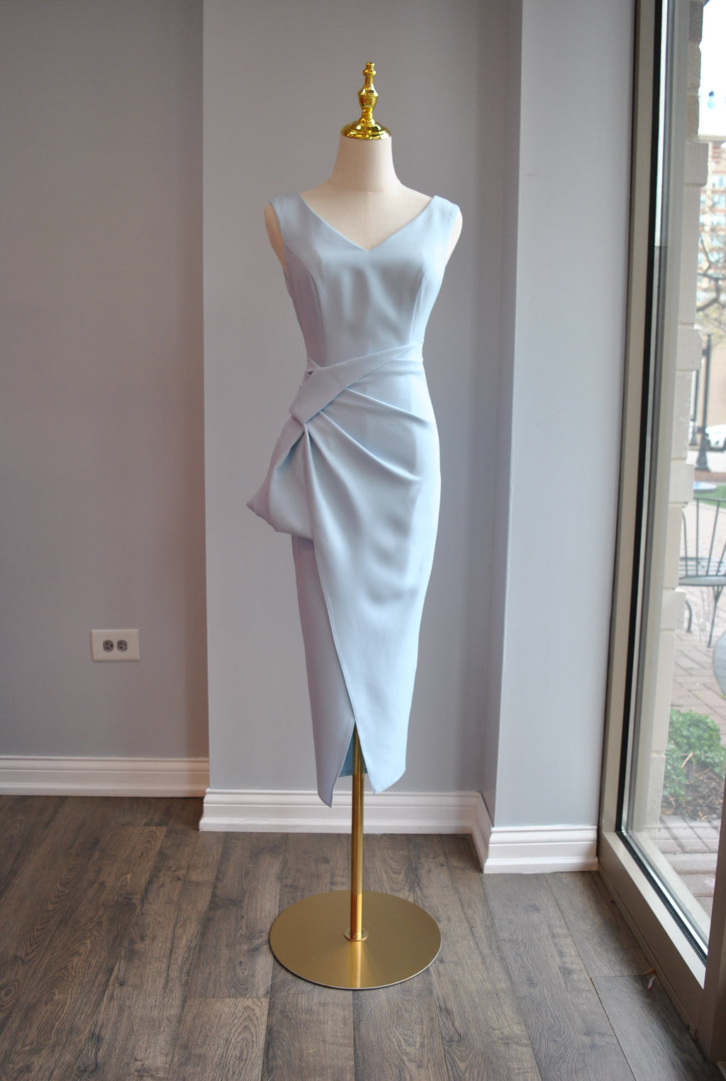 LIGHT BLUE MIDI DRESS WITH FRONT RUSHING