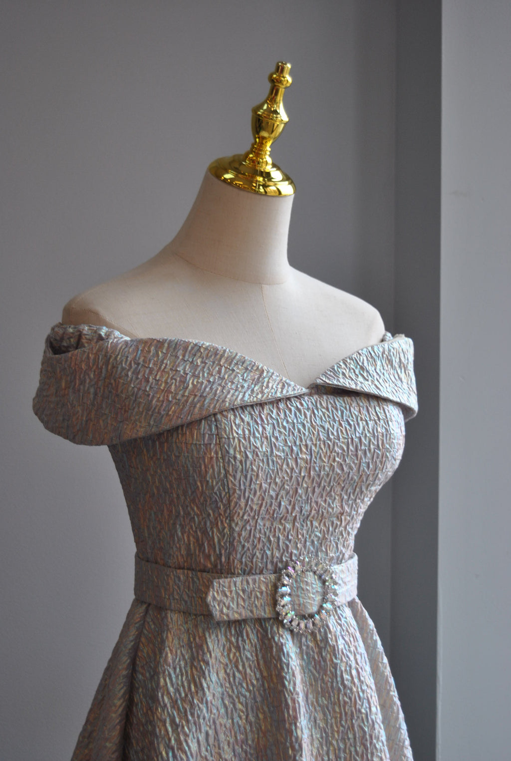 MULTICOLOR MIDI FUT AND FLAIE DRESS WITH CRYSTAL BELT
