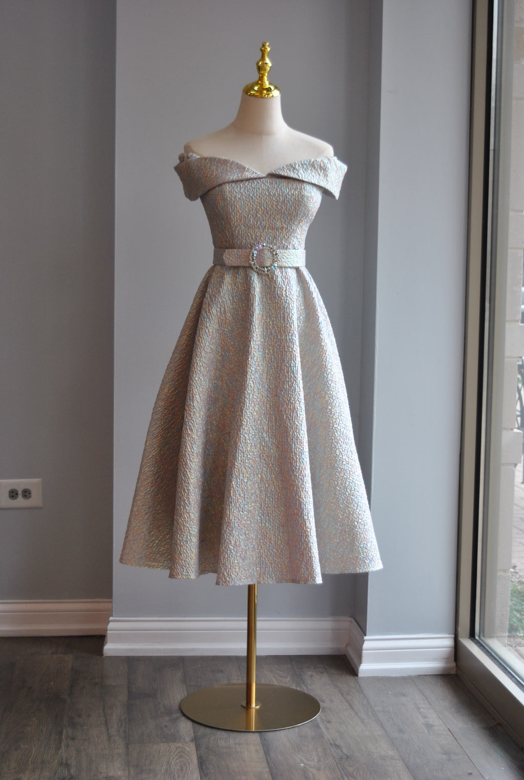 MULTICOLOR MIDI FUT AND FLAIE DRESS WITH CRYSTAL BELT