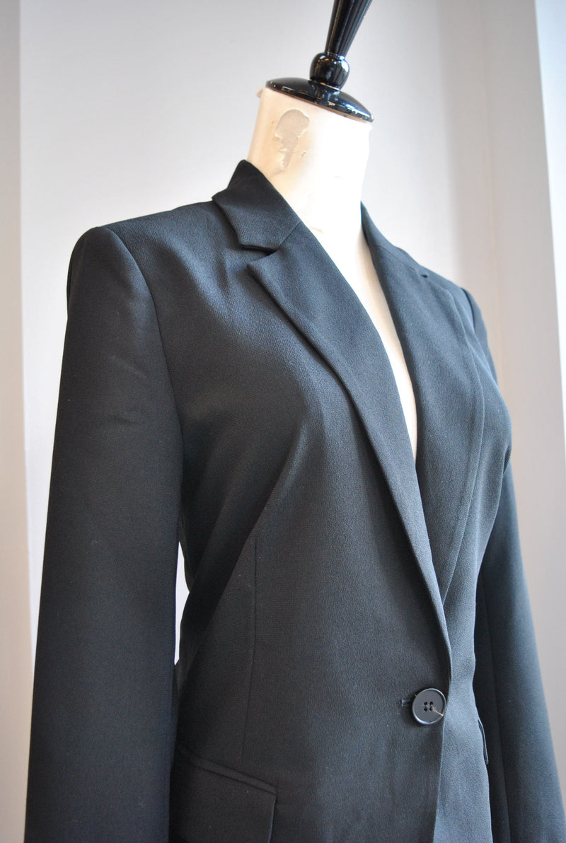 BLACK FIT BLAZER WITH FEATHERS