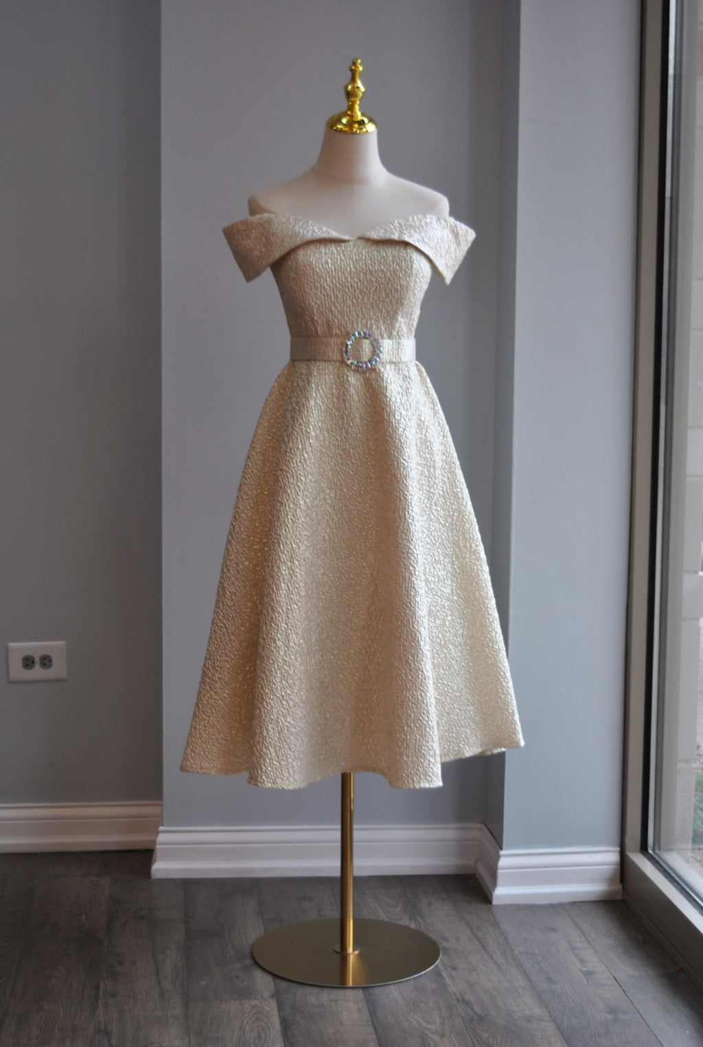 VANILLA FIT AND FLAIR COCKTAIL DRESS WITH CRYSTAL BELT